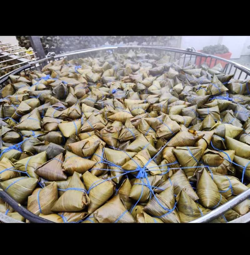 蛋黄肉粽100g；2个/袋