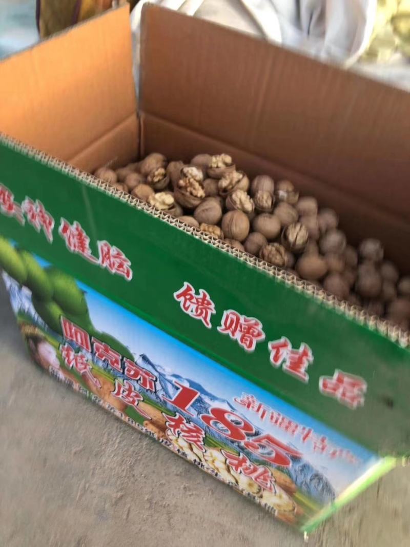纸皮核桃，新疆185纸皮核桃，皮薄肉厚，手捏即开，营养丰
