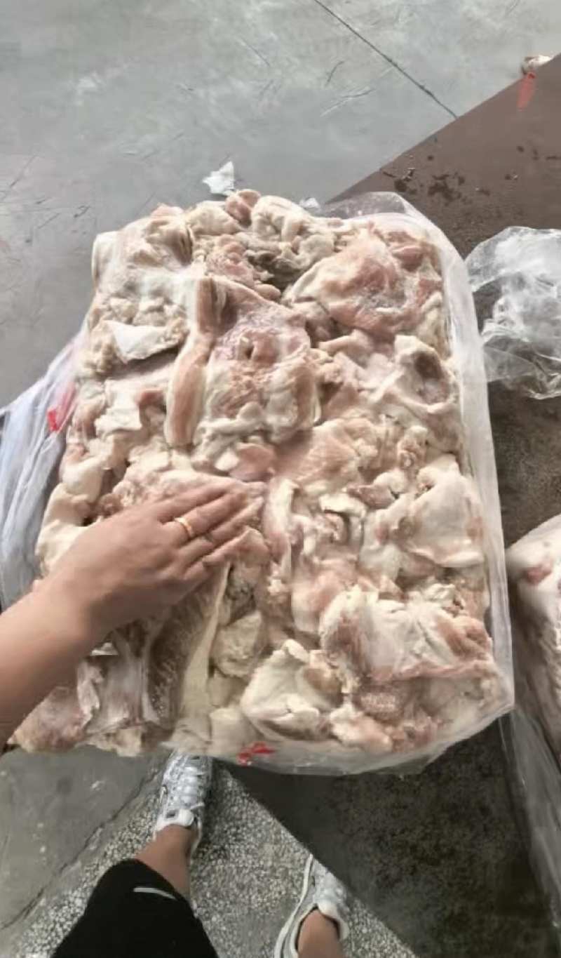 倒4640吨4400元吨