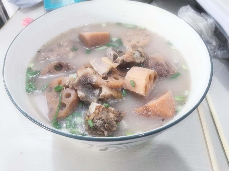 排骨粉藕1050克，固体物质550克，莲藕排骨藕汤，带骨
