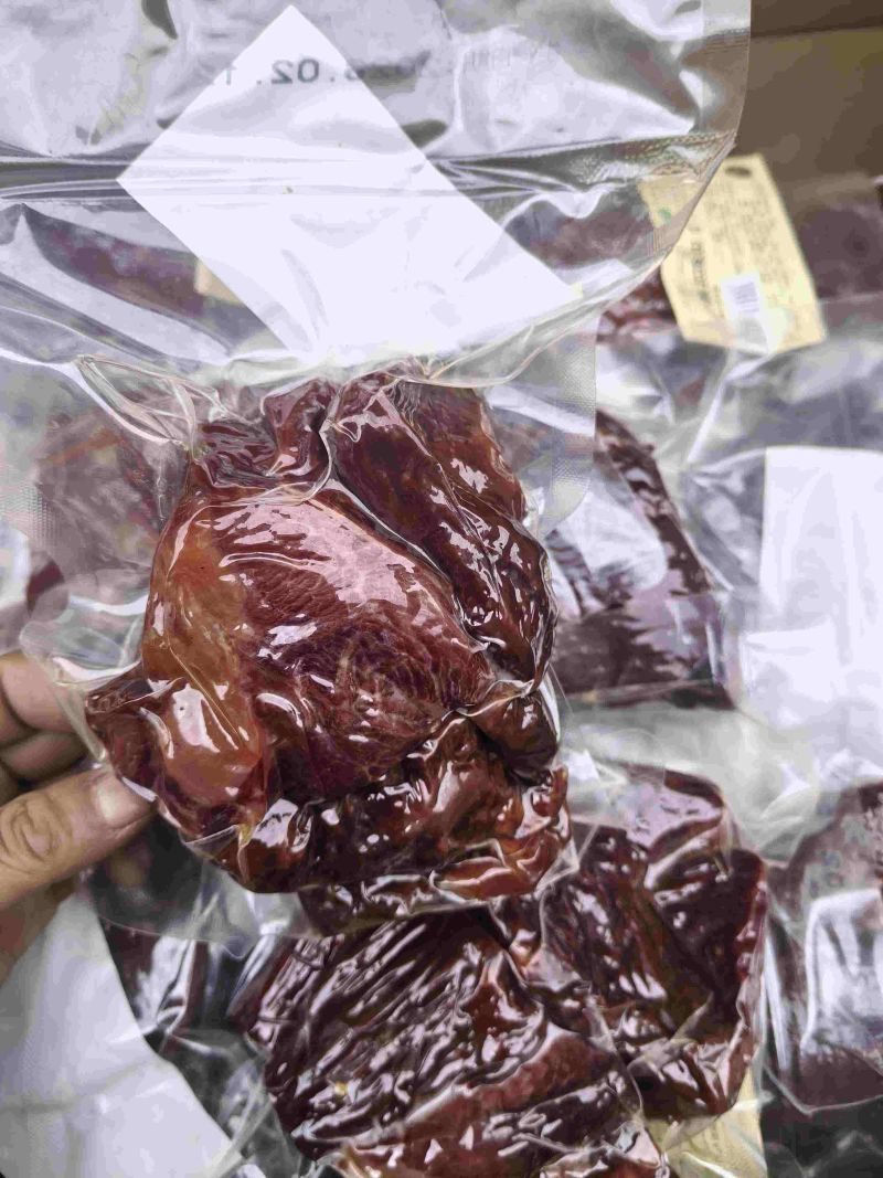 俊成真空酱香猪肉，1斤1包，五香麻辣两种口味开袋即食