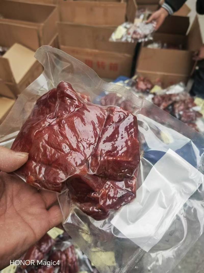 俊成真空酱香猪肉，1斤1包，五香麻辣两种口味开袋即食