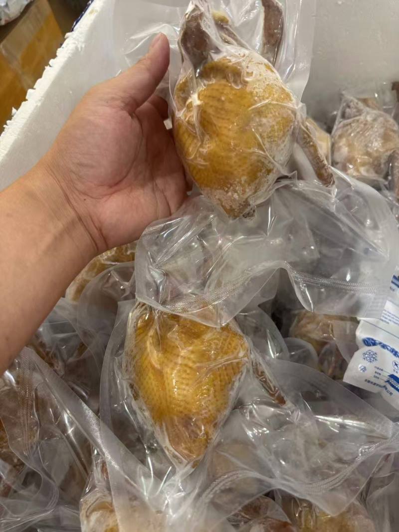 鸽吞翅，去骨乳鸽内包鱼翅，鸽