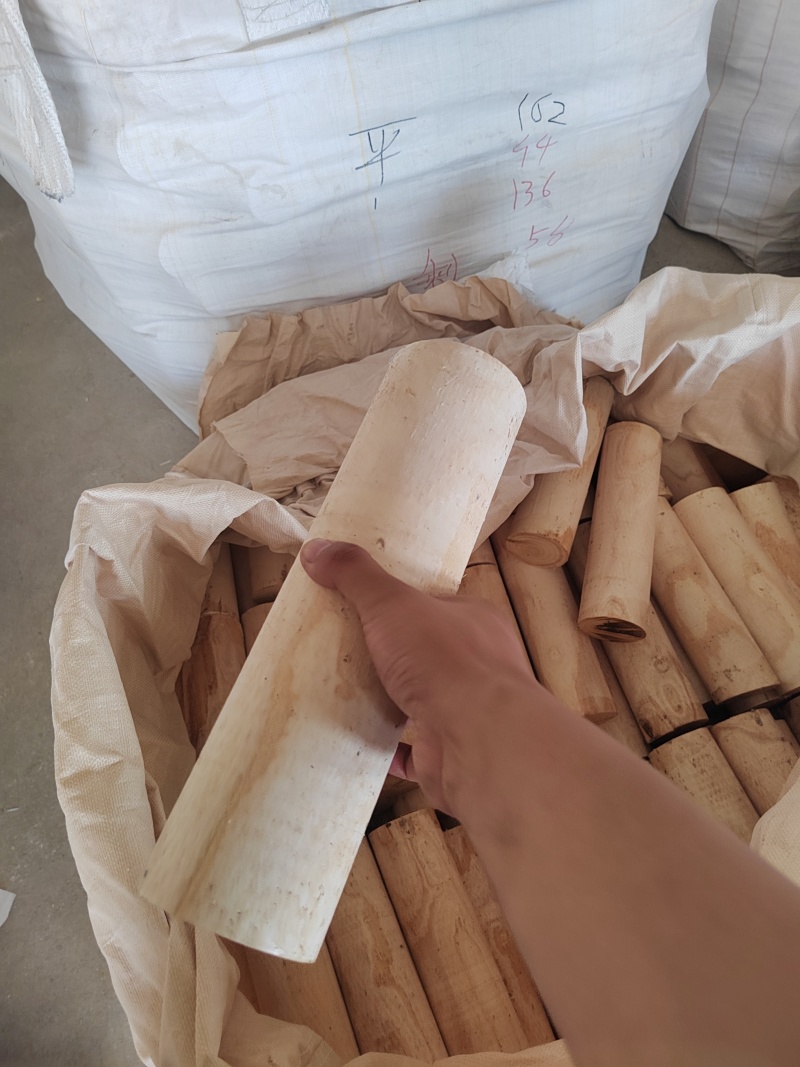 白蜡木衣帽架半成品圆棒加工，大量有货，欢迎各位老板咨询