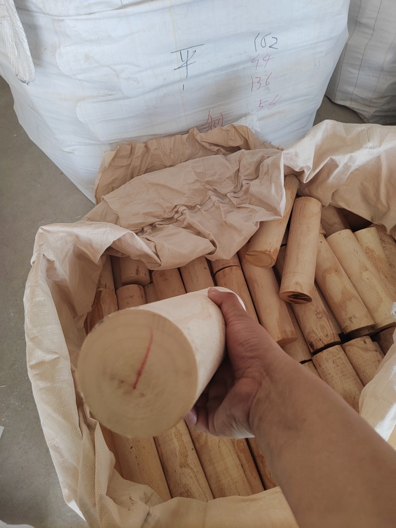 白蜡木衣帽架半成品圆棒加工，大量有货，欢迎各位老板咨询