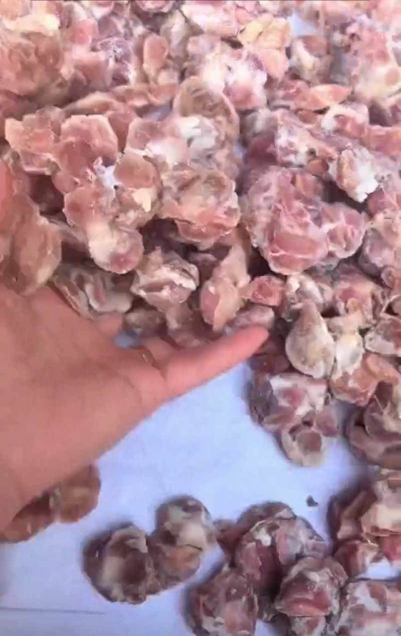 出售：个人三黄鸡鸡胗，颜色不好看，解冻后很好