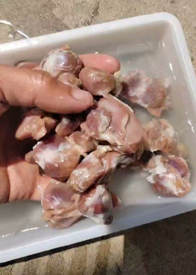 出售：个人三黄鸡鸡胗，颜色不好看，解冻后很好