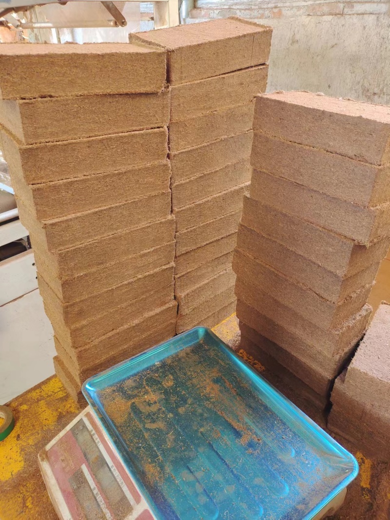 椰糠砖营养土，生产厂家直接发货，量大从优，欢迎大家选购。