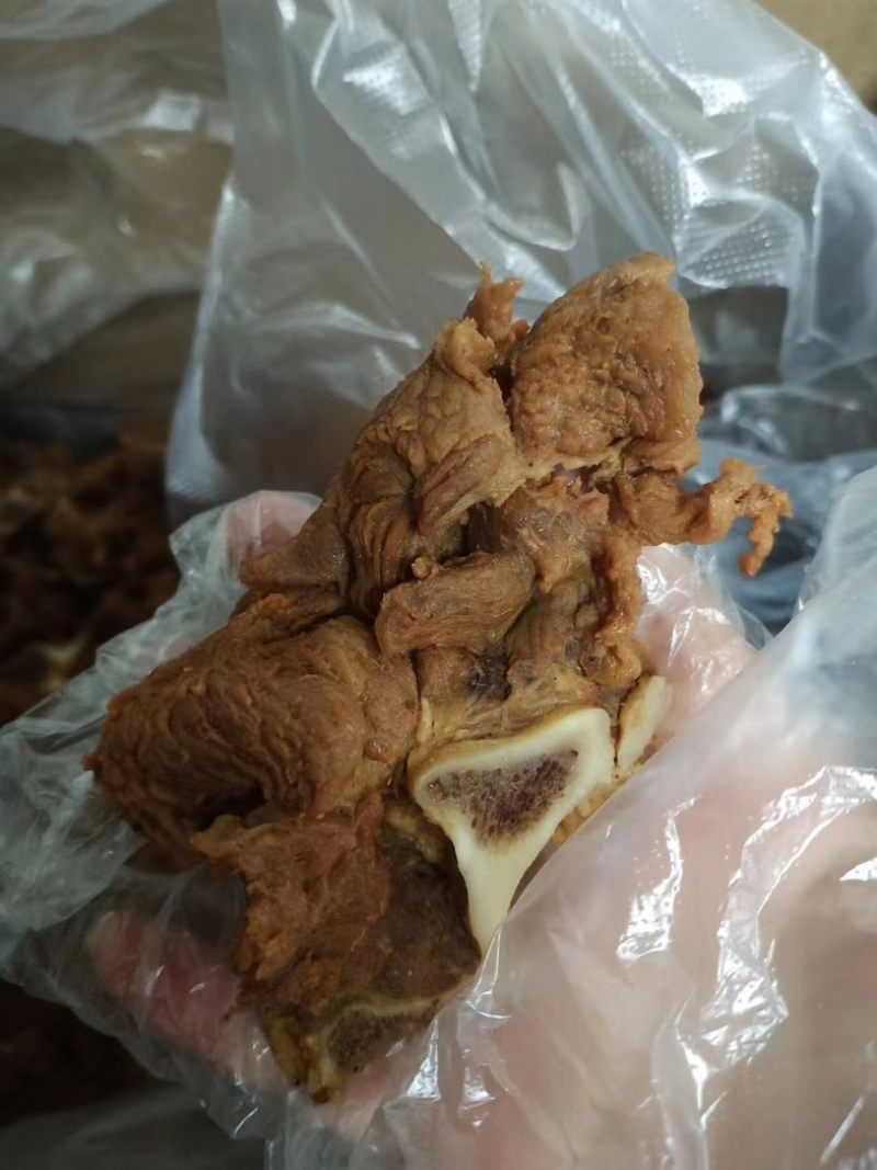 传统酱卤，香气宜人，全熟产品，加热即可装盘