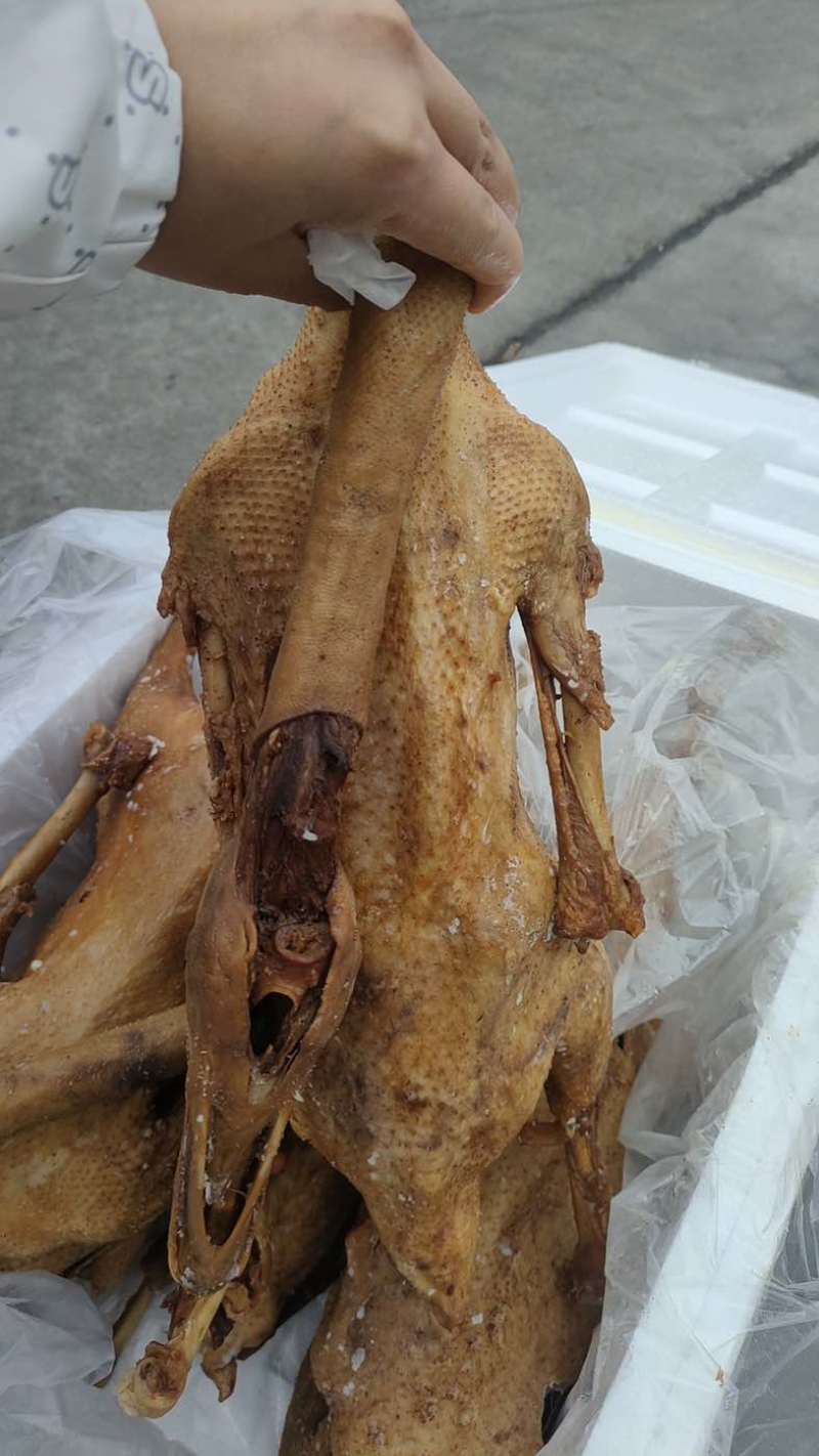 正宗荣昌卤鹅，口感适中，品质有保障，全国直发，大量现货