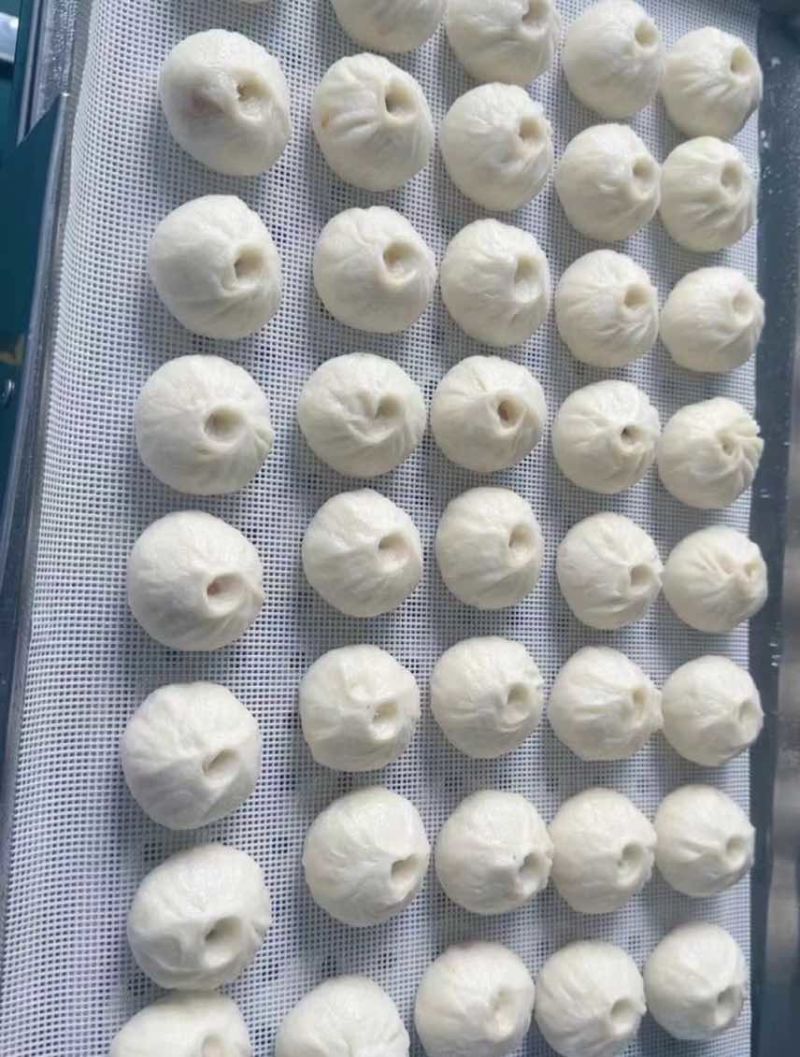 嵊州老面小笼包，传统工艺，手工包制，口感独特。