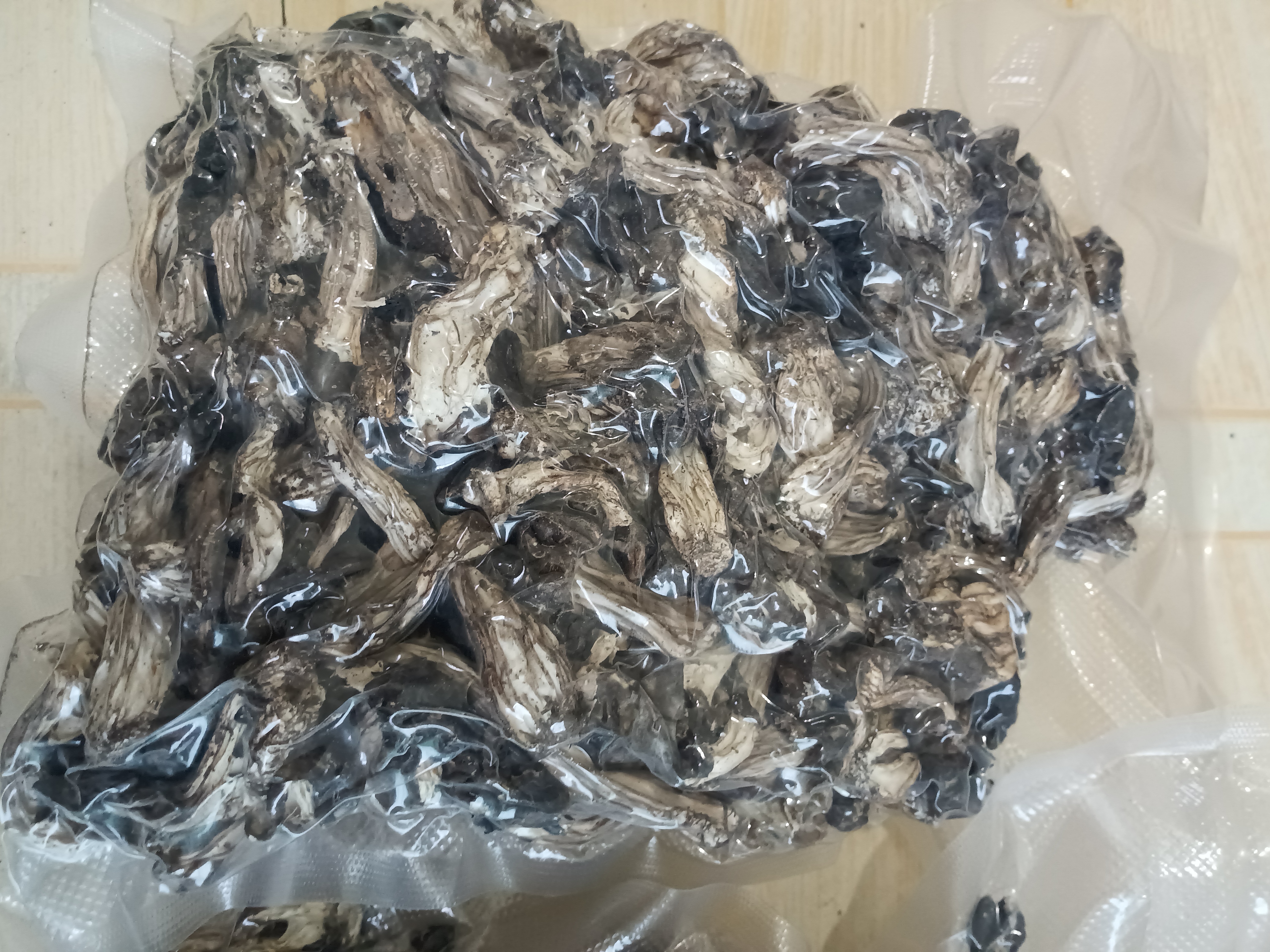 高清展示各类黑木耳成品,包括不同规格、包装形式的产品实物照片 黑木耳产品展示图