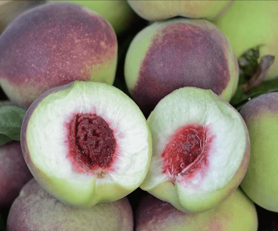 桃子切开展示果肉