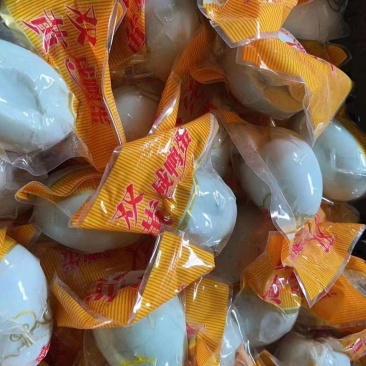 常年批发破壳咸鸭蛋，电商，团购，价格便宜