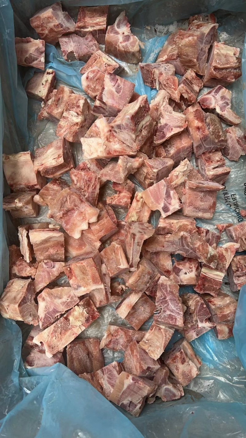 排骨粒现切割有现货50吨颜色好带肉率高