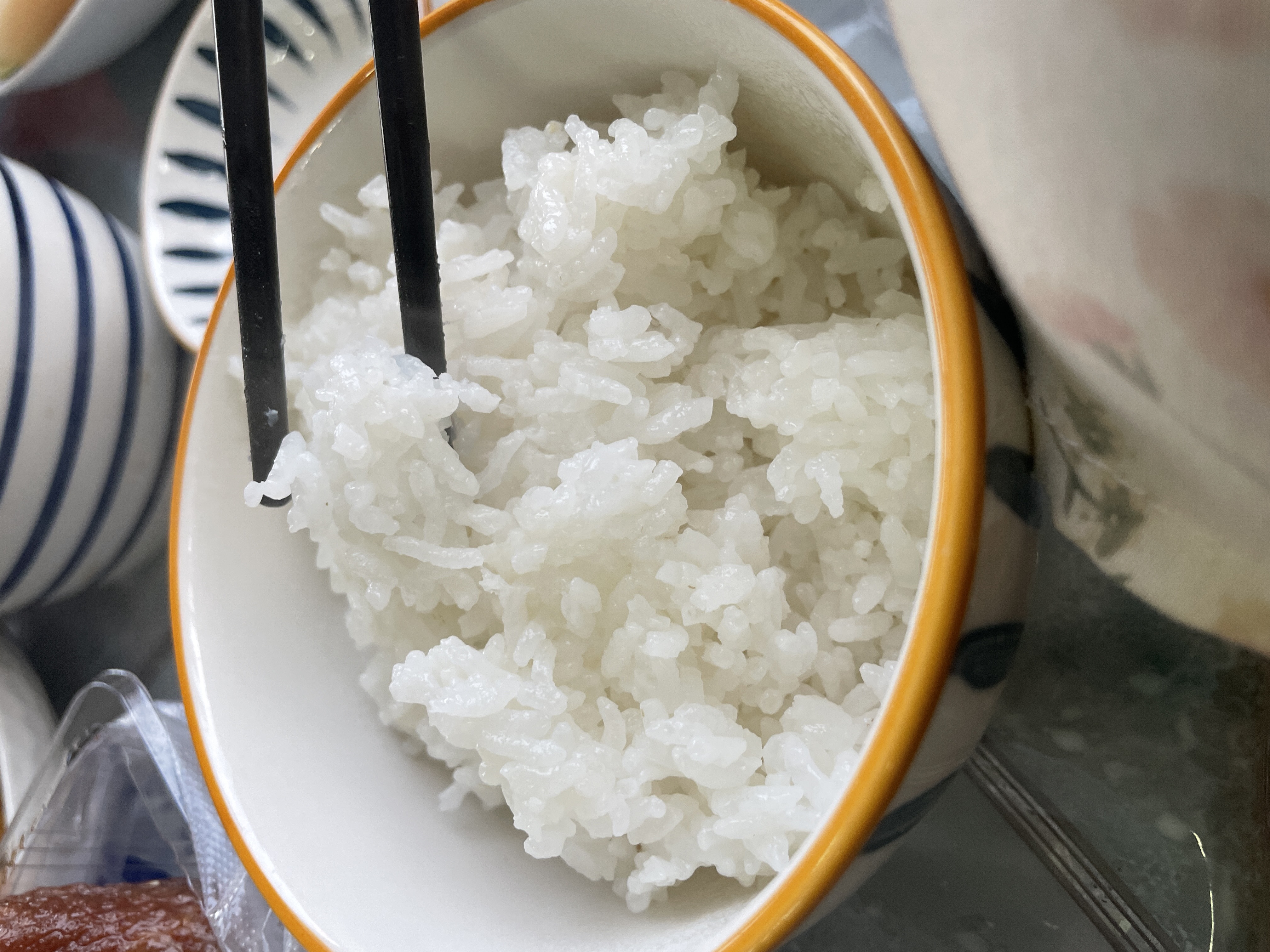 香芹炒五花肉配米饭图