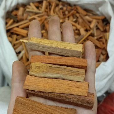苏木，现在有两个规格，一个八块一斤，一个九块一斤