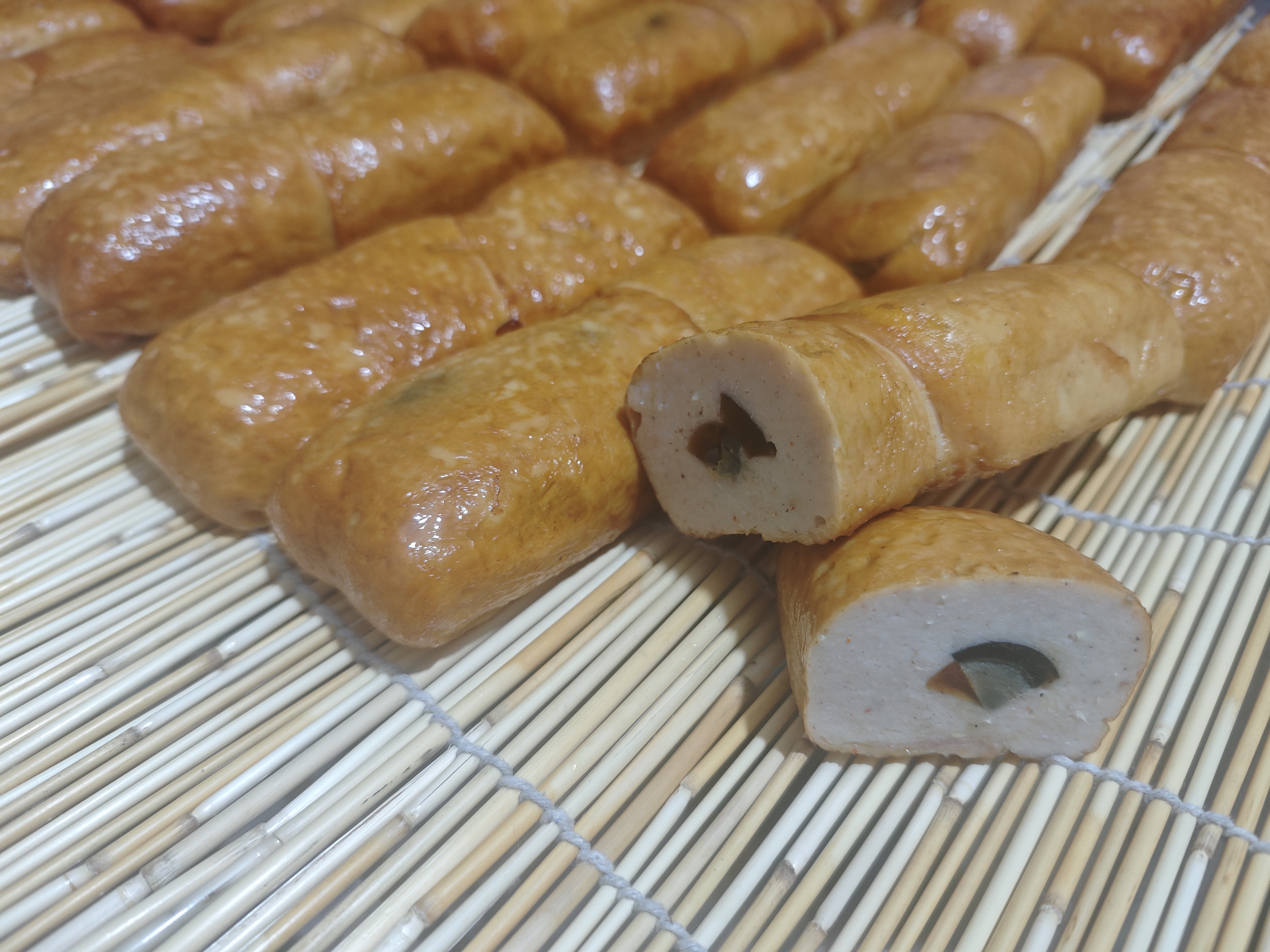 鸡腿与泡发香菇摆盘图