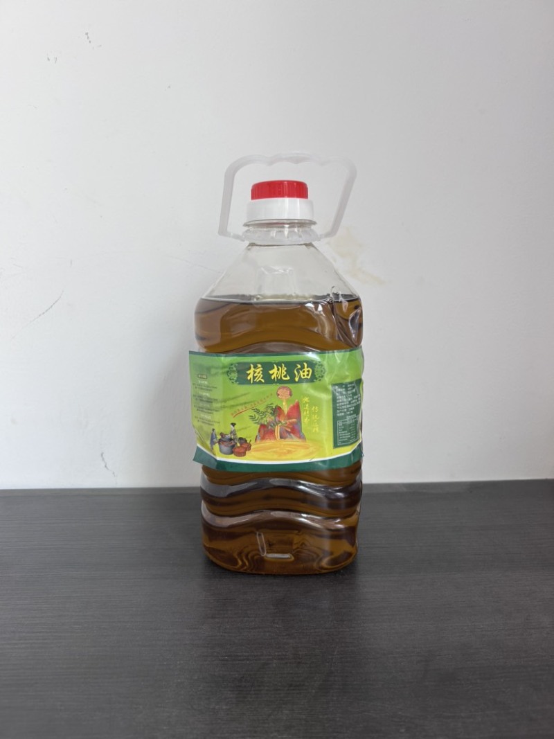 云南鲜榨高山老树核桃油，5斤装/瓶