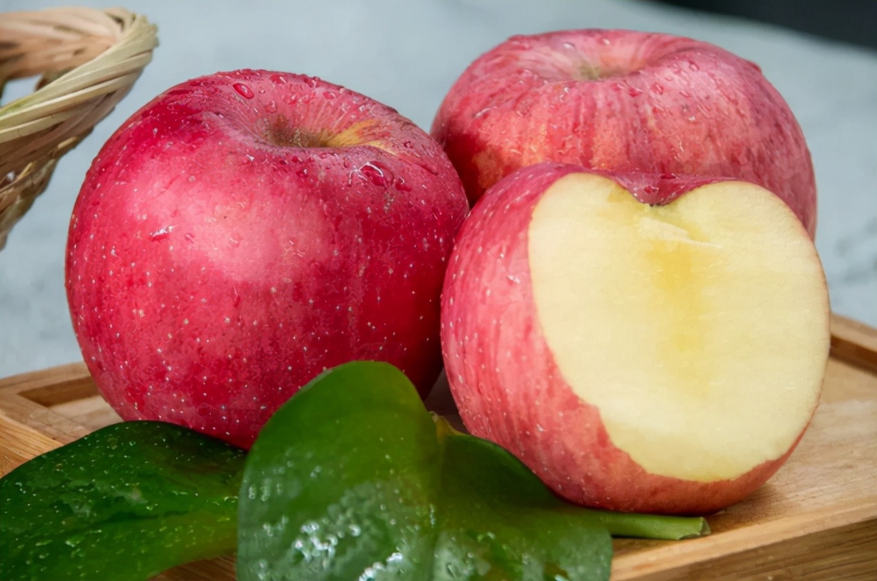 芹菜苹果汁成品图