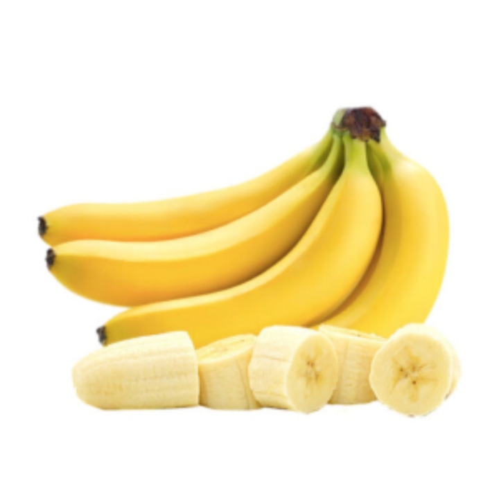 两张并列摆放的香蕉照片,左侧为自然成熟的香蕉,表皮呈均匀黄色略带黑斑;右侧为疑似药水泡过的香蕉,表皮异常鲜亮、颜色过于均匀,部分区域发青或有水渍状痕迹,果柄处呈现不自然的湿润状态 香蕉对比图