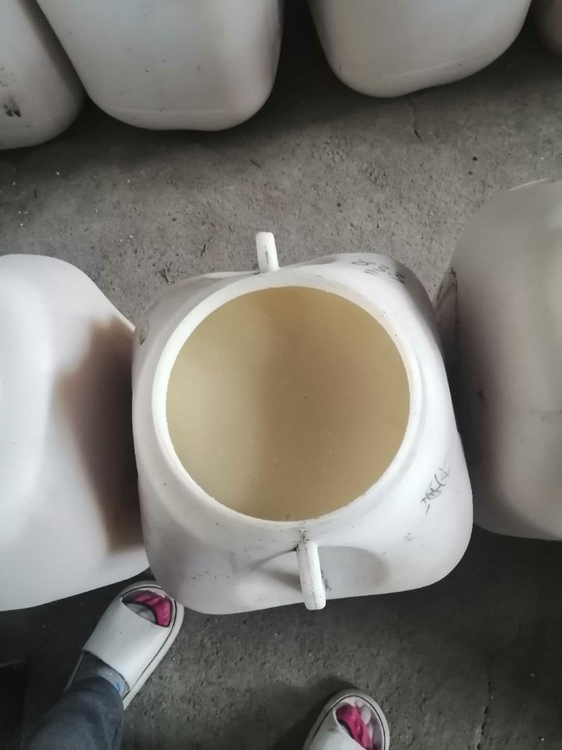 东北椴树雪蜜，自家蜂场的蜂产品，结晶细腻，入口柔滑，口齿留香