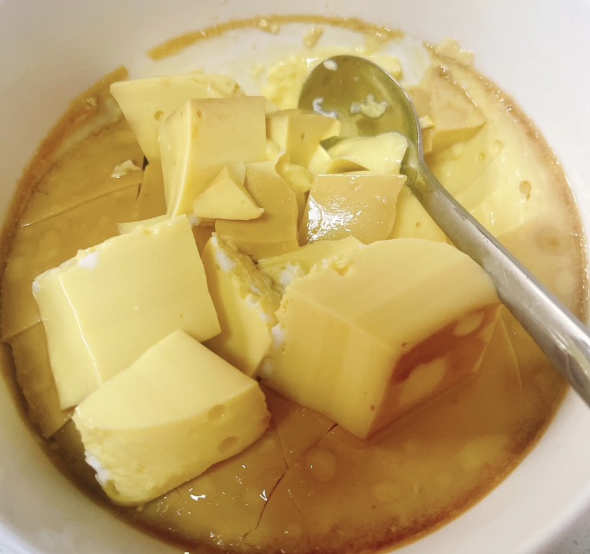 牛奶鸡蛋布丁成品图