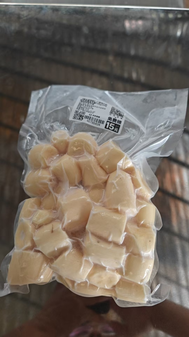 华南九号黄金木薯，去皮真空包装。