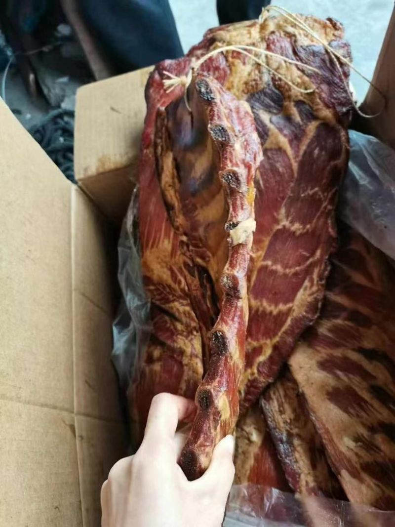美味烟熏腊排骨腊肉长期稳定供应正规渠道货源厂家直销