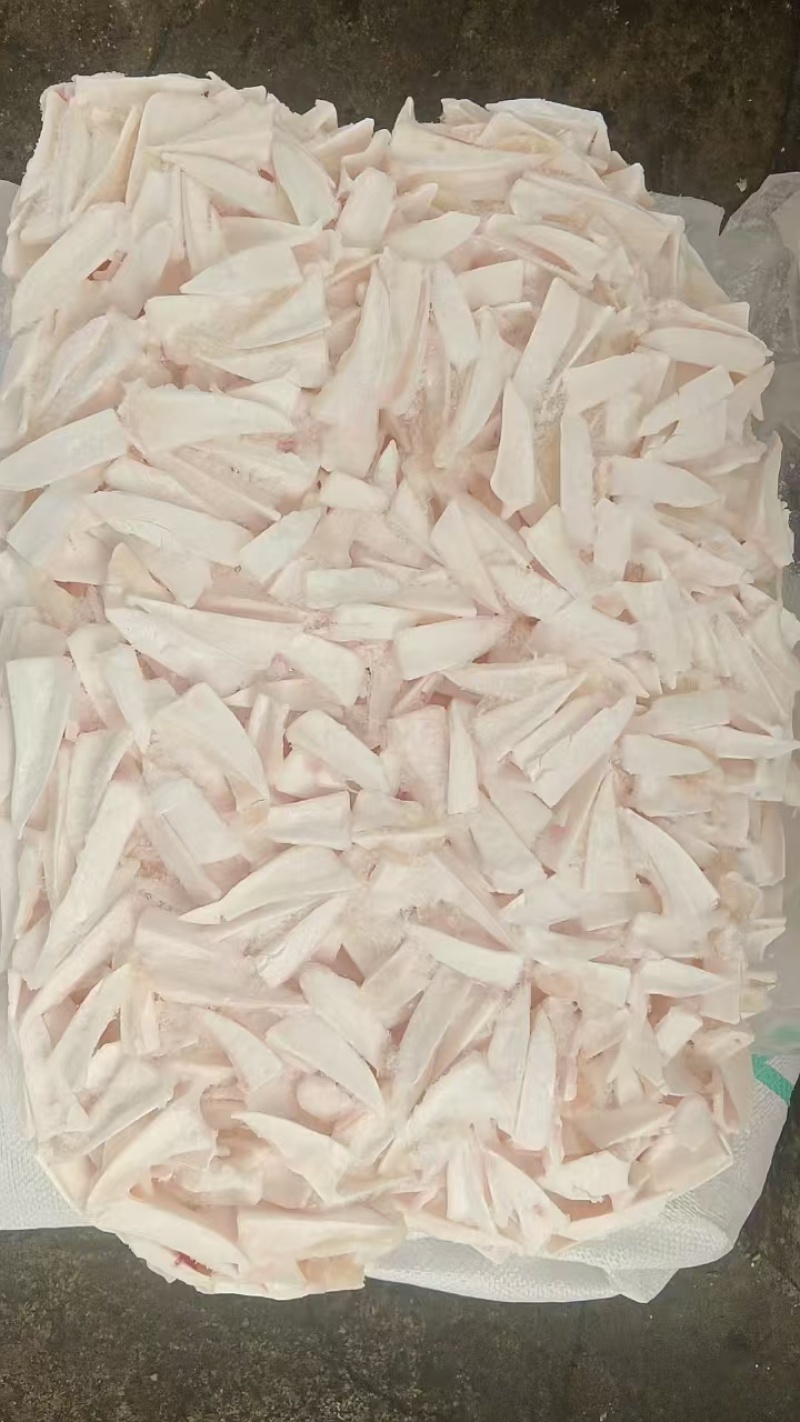 鸡胸软骨，带肉和精修的