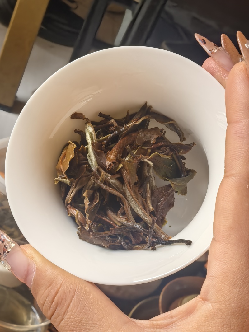 有机白茶一芽一二叶，口感香甜，喝的放心。