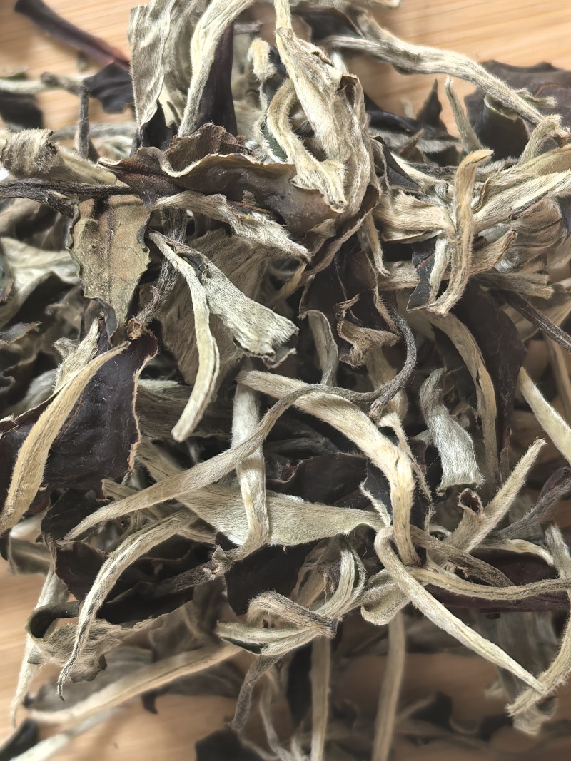 有机白茶一芽一二叶，口感香甜，喝的放心。
