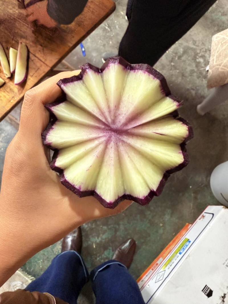 高端冰淇凌水果萝卜
