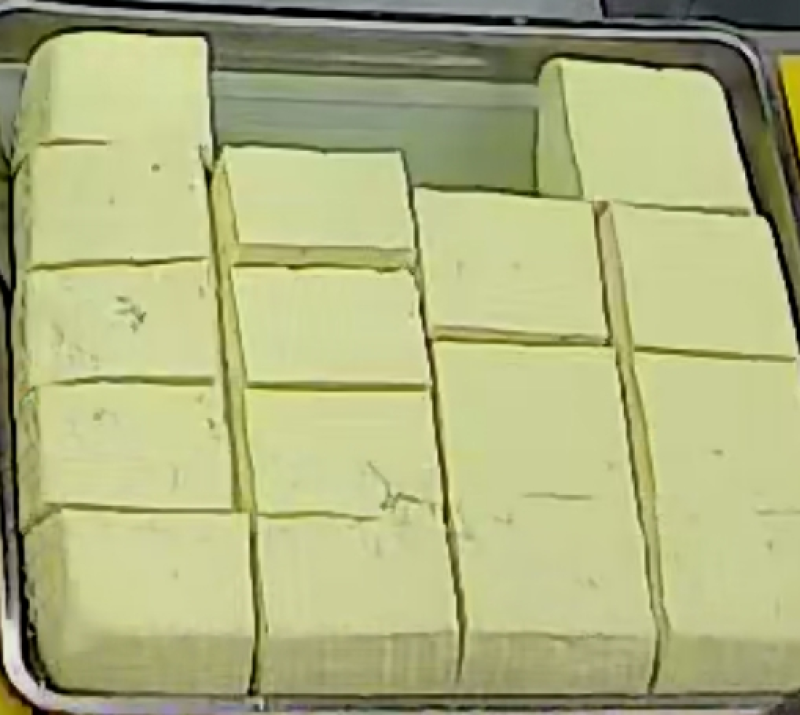 卤水大豆腐卤水冻豆腐大锅熬浆
