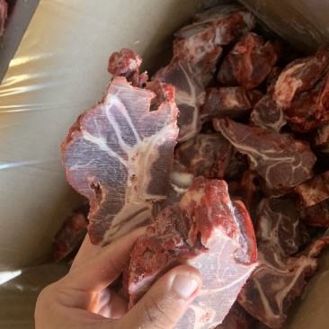 满肉牛脖骨