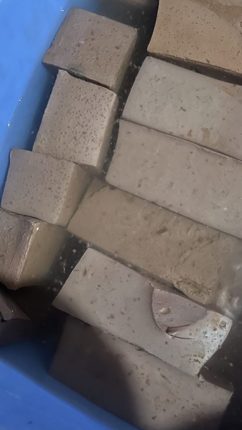 新鲜血块，零添加，量大优惠一手货源！