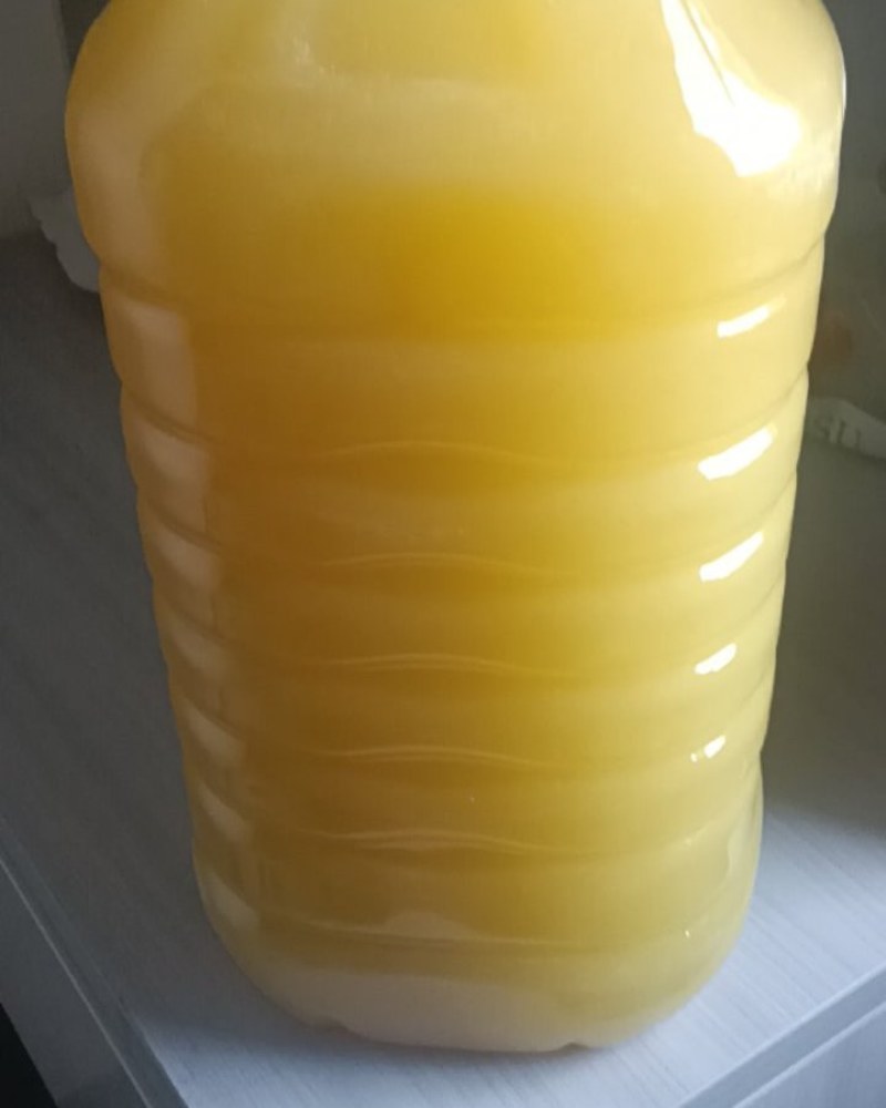 农家炒的花生油，这个油不粘筷子，不粘碗，吃的我好香