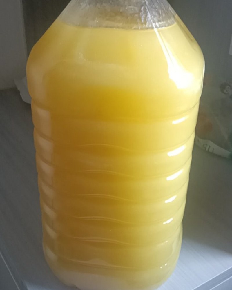 农家炒的花生油，这个油不粘筷子，不粘碗，吃的我好香