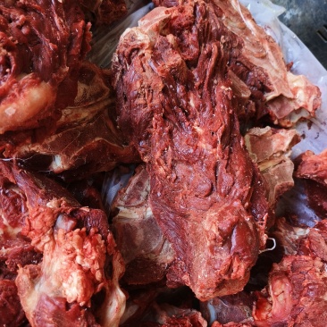 带肉牛脖骨