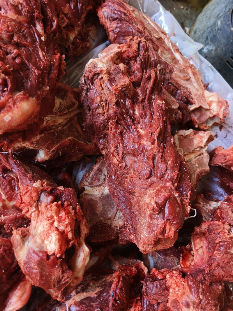 带肉牛脖骨