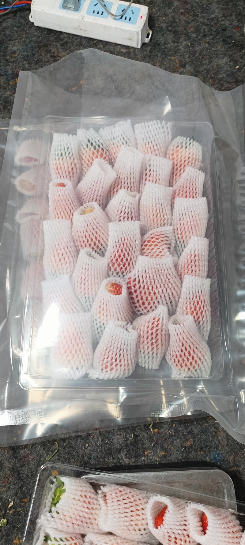 耿集草莓大量有货，需要的老铁联系我价格低，口感好