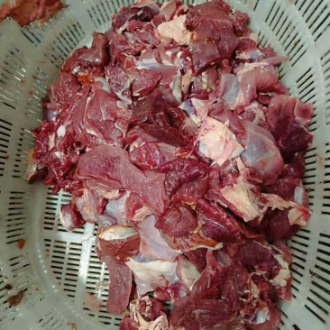 牛碎肉，牛肉部位分割，精修，无油脂，无杂质，内蒙古草地牛肉，