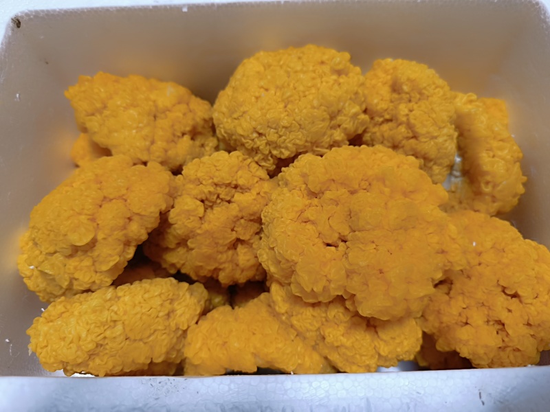 新鲜的金耳菌，现货价格优惠。欢迎联系