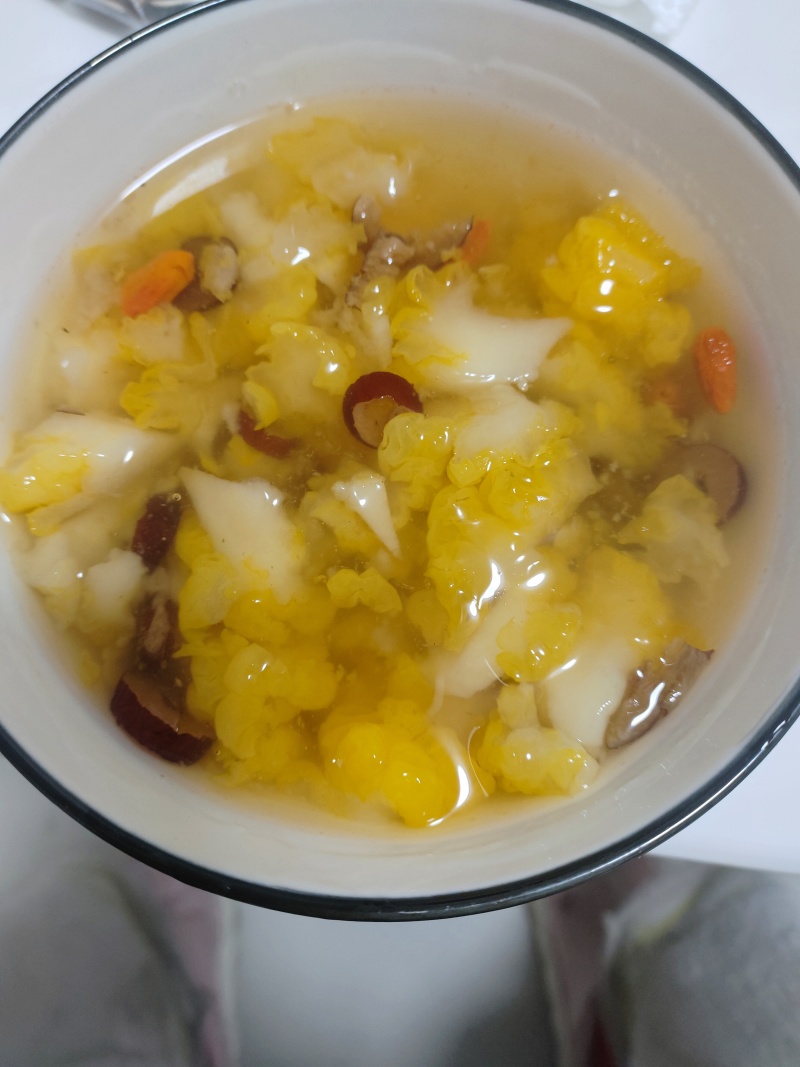 新鲜的金耳菌，现货价格优惠。欢迎联系