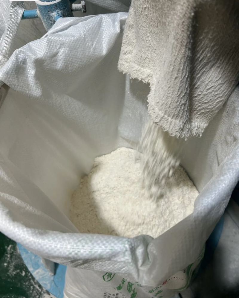 家里老人自己开的面粉店，自磨面粉，原生态小麦不加任何添加剂