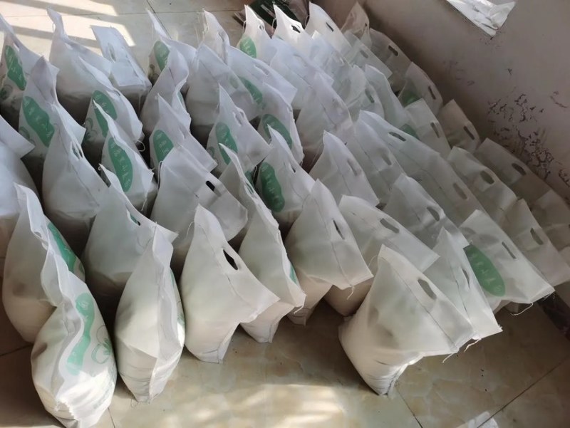 家里老人自己开的面粉店，自磨面粉，原生态小麦不加任何添加剂