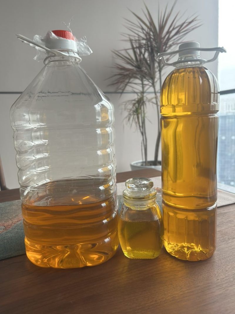 农家自产山茶油，高海拔老树山茶油，需要的联系可供量大