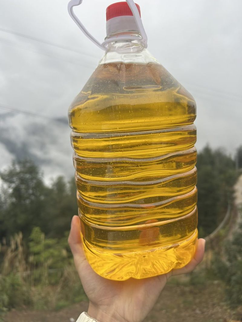 山茶油毛油，需要的老板可联系，还有很多库存，可上门看货