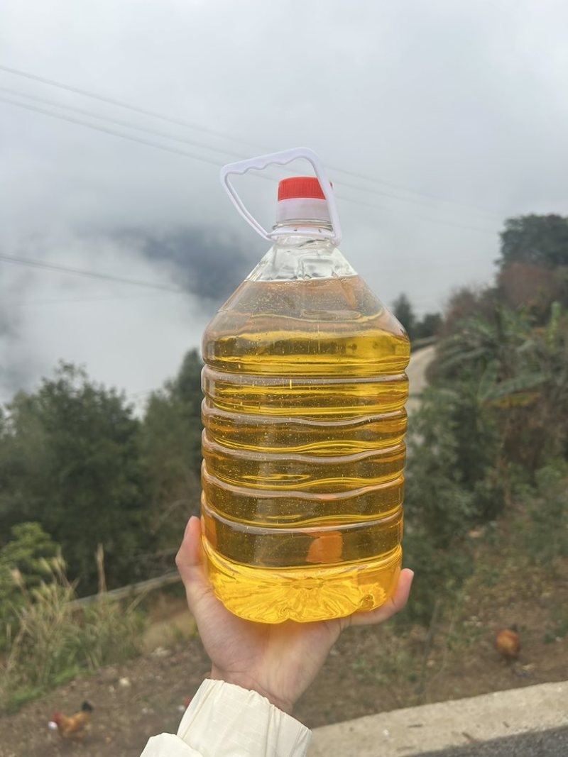 山茶油毛油，需要的老板可联系，还有很多库存，可上门看货