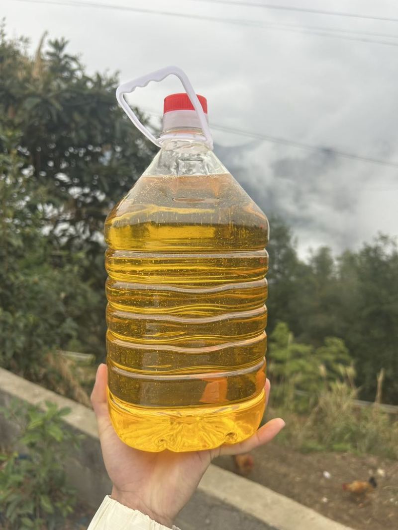 山茶油毛油，需要的老板可联系，还有很多库存，可上门看货